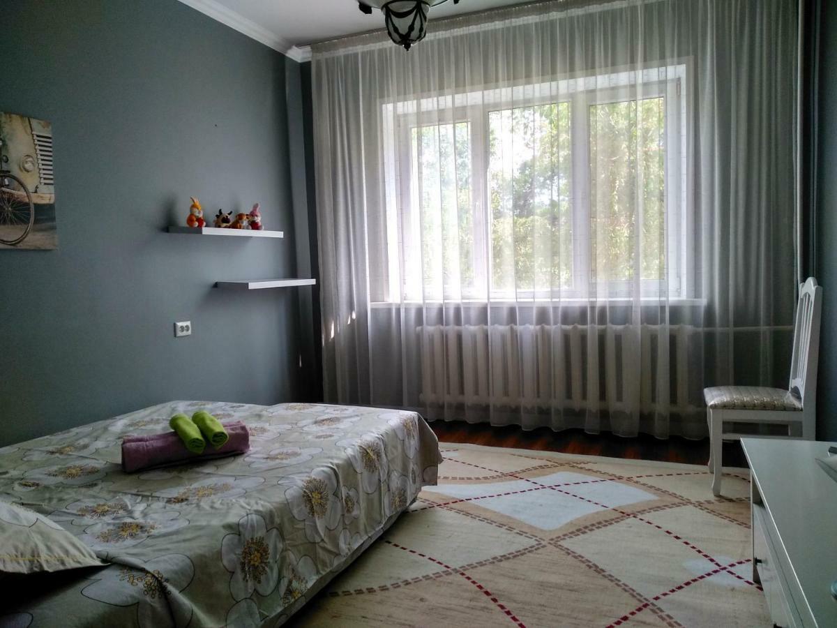 Stylish Apartment In The Gold Square Of Almatý Exterior foto